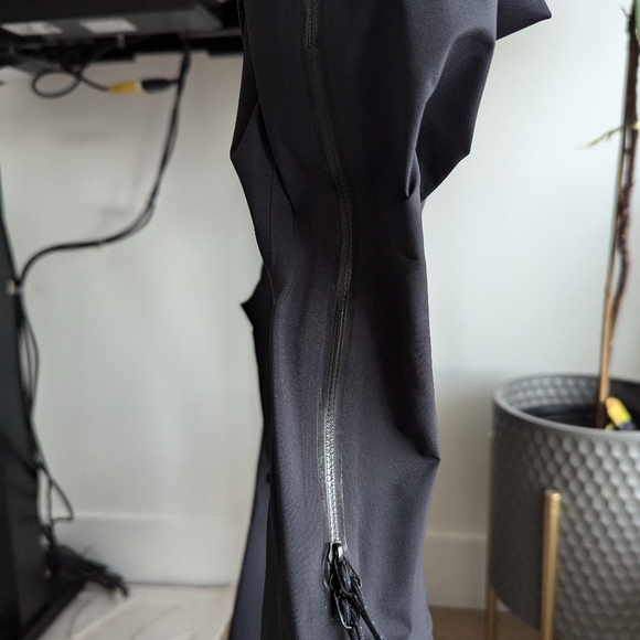 Arcteryx Women Zeta AR Jacket - Picture 6 of 13